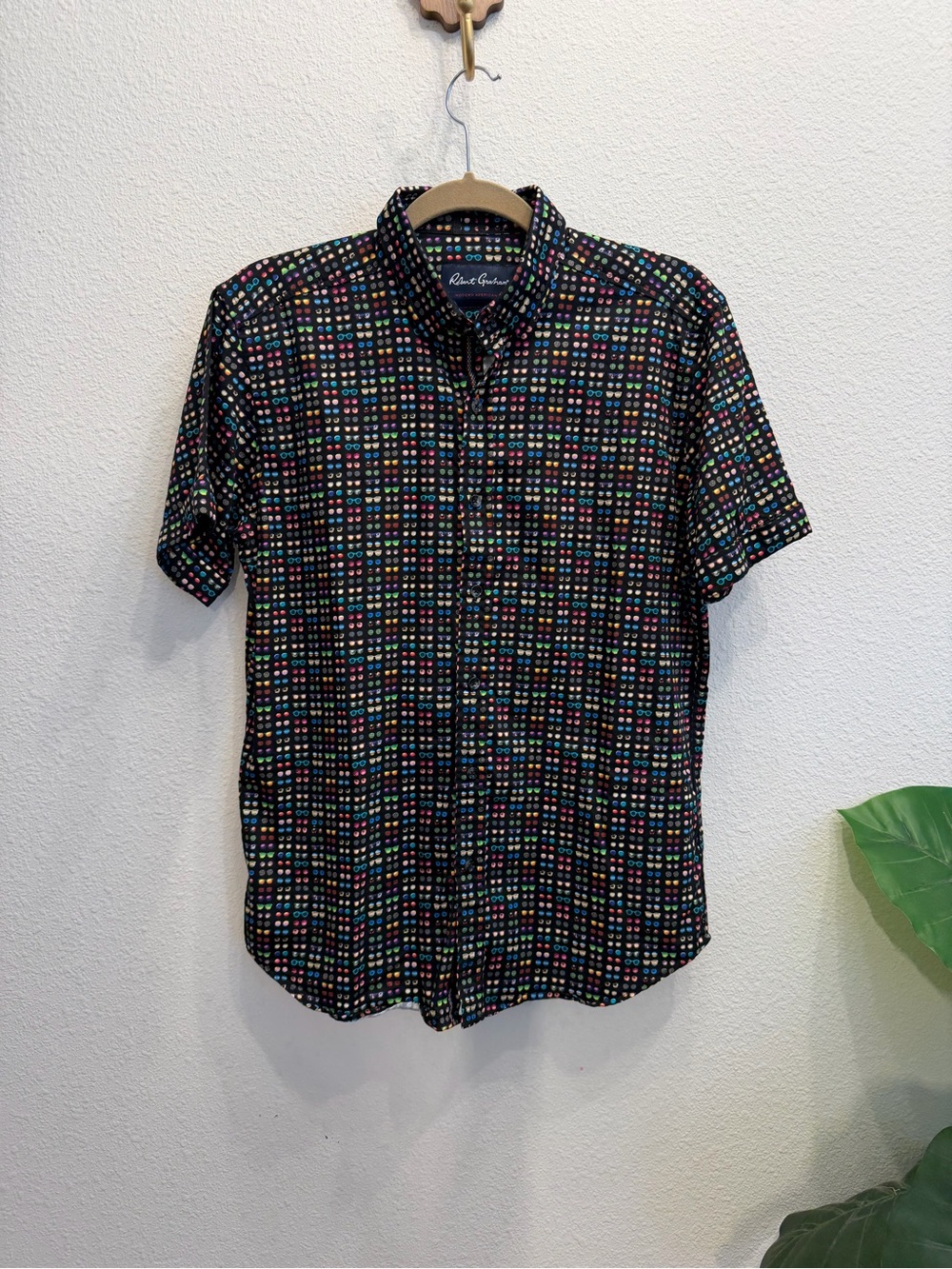 Robert Graham Black Sunglasses Multi-Color Short Sleeve Button-Up Shirt | Small